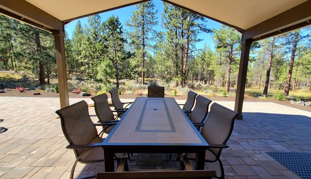 2.5 acres New single level home 7 bedroom 5 full bath 3,462 sqft forest views