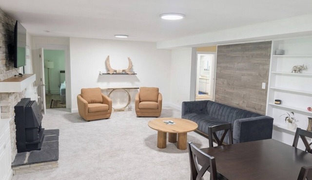 3BR comfy Suite with Patio, gaming room and dedicated working space Abbotsford