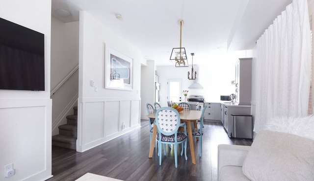 5 bed rm modern house near Gage Park, Tim Hortons Field and St Peter's Hospital