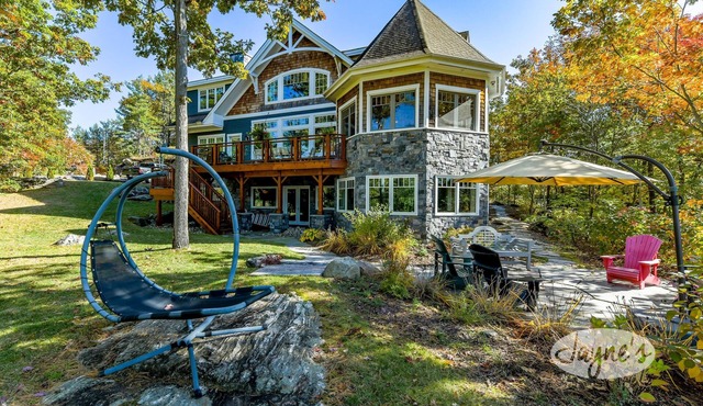 6 bed 4 bath cottage on Lake Muskoka, Private, Boathouse, Hot tub!