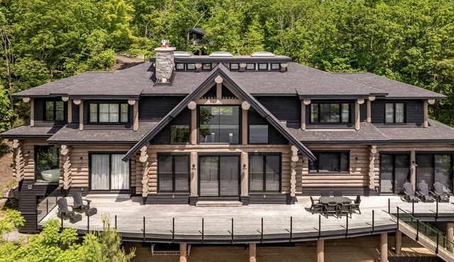 9 bed 9 bath log home on Lake Muskoka