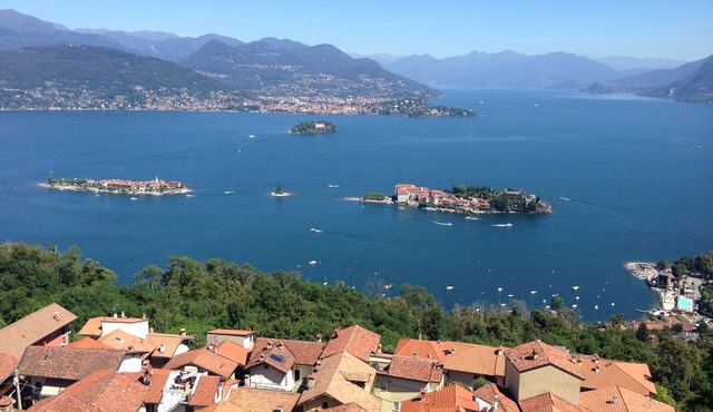 A window 4 overlooking Lake Maggiore!