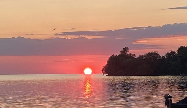Amazing Waterfront, Cottage at Big Bay Point