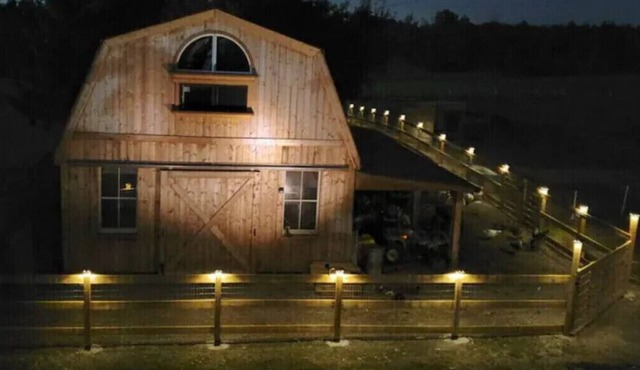 Animal Lovers Dream! Barn Loft stay in Burlington complete with Highland Cows