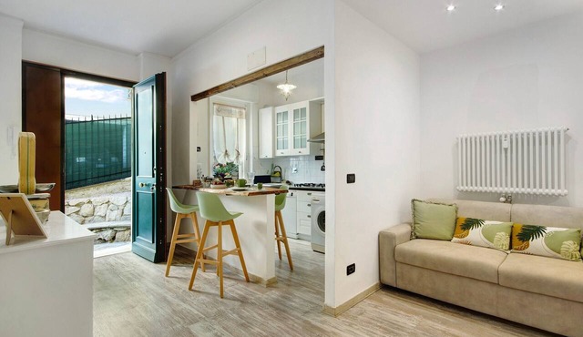 Apartment 'Lo Scoglio' with Private Garden and Wi-Fi