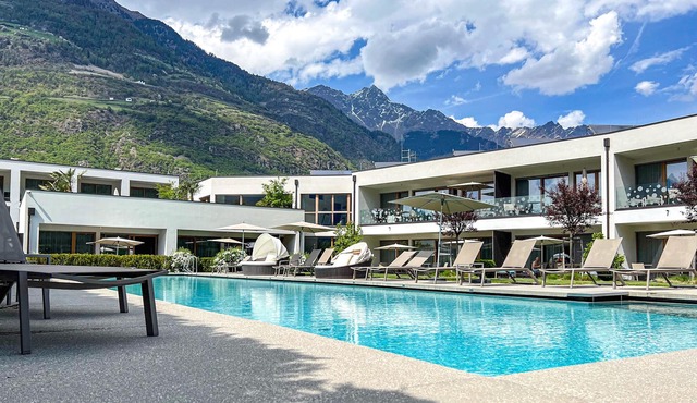 Apartment with pool view