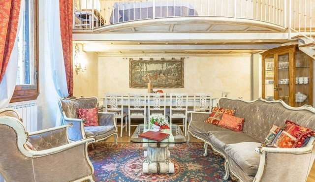 Appartamento Convivio: An elegant and welcoming apartment located in the historic center of Florence, at a short distance from Palazzo Pitti and from Ponte Vecchio (old bridge), with Free WI-FI.