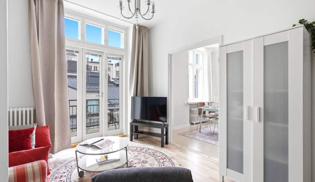 Balcony Studio | Rooftop Views | Tram 200m | Lift