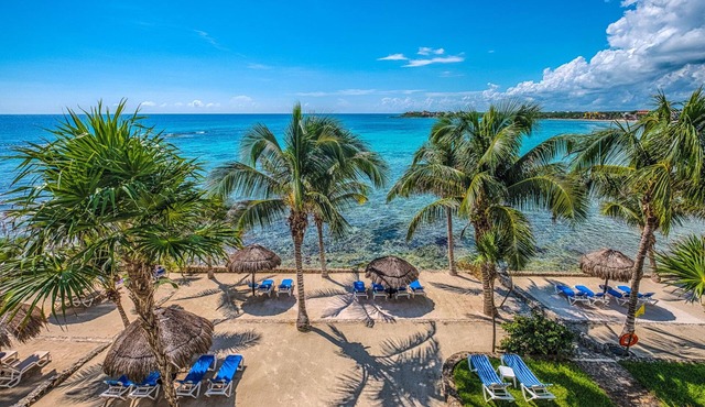 Beachfront Penthouse with Pool and Caribbean Sea Views