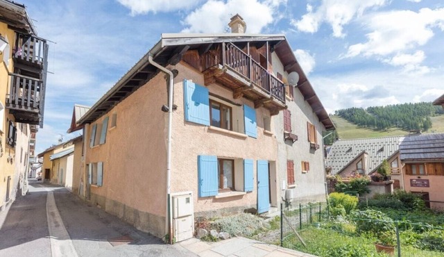 Blue Shutter, a superbly located townhouse