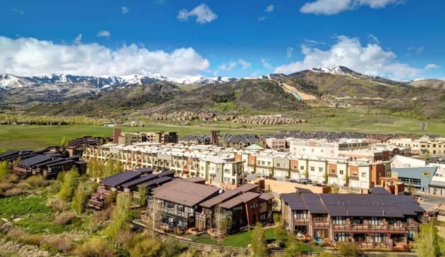 Breathtaking Views, Shopping Center Steps Away!