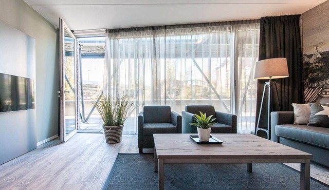 Bright and modern two bedroom apartment with canal view. Free Wi-Fi