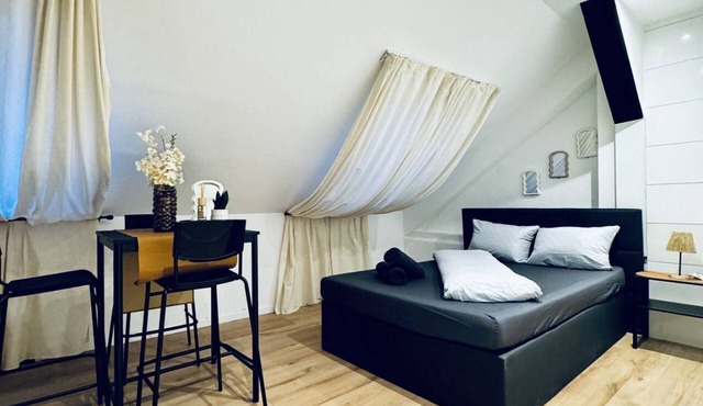 Bright Room in Shared Apartment, for 2 Guests