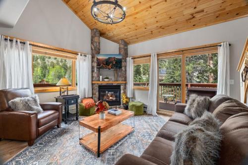Bugle Pointe B13 by Estes Park Condos