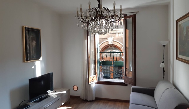Cà Valeria - A CLASSIC SUNNY 1ST FLOOR VENETIAN HOUSE IT027042C2LNNVIZAW