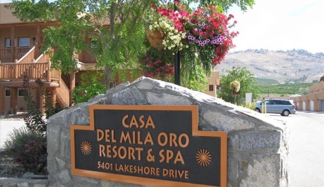 Casa Del Mila Oro 2 Bedroom Condo Resort with Private Beachfront