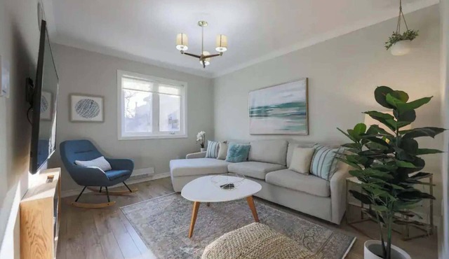 Casa Hotels: Modern 2BR Suite in Leslieville