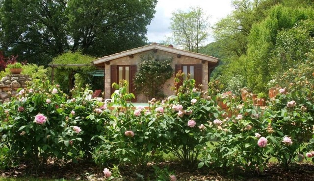 Casale Eredità cottage countryside Tiber Valley private pool 70 km North Rome