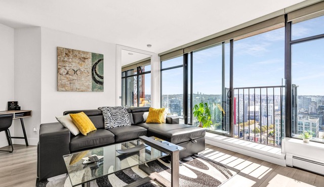 Central Luxury Apartment with Best City Views!