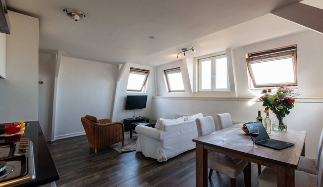 Central top floor apartment with private balcony