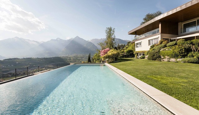 Chalet Oasis – Modern Chalet with Wellness, Garden & Access to Schenna Resort