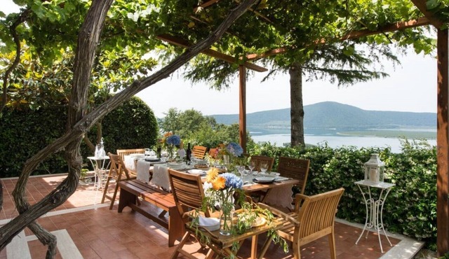 Charming cottage with garden and lake view near Rome, pool, Wifi up to 3 people
