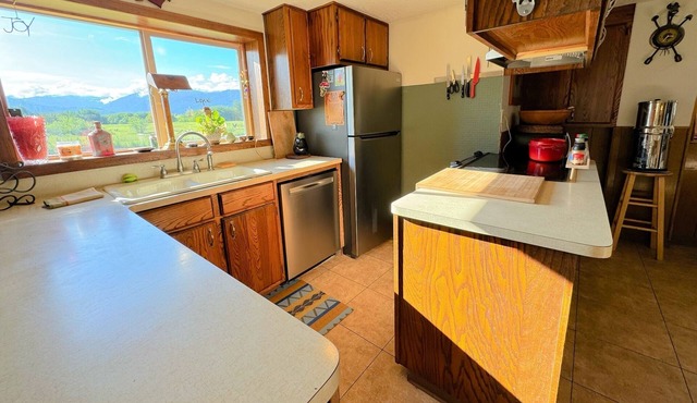 Charming Rustic Cottage w/Teton Views