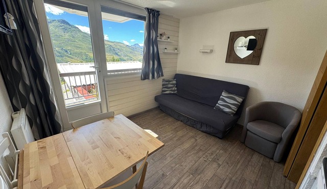 Charming Studio for 3 with Balcony, 200m from Slopes in Les Menuires