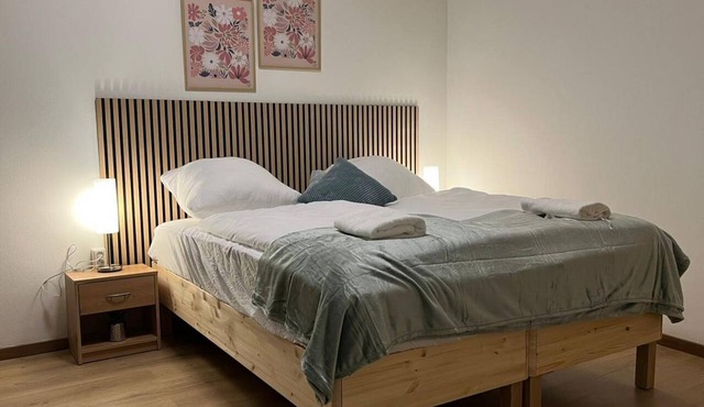 Comfortable Room with Balcony Near Rennweg Station