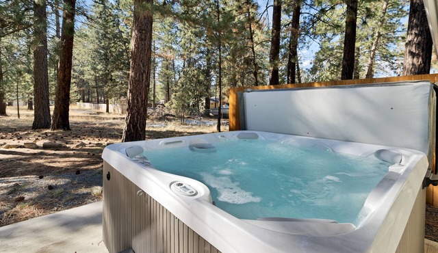 Completely Updated! Private HOT TUB, A/C, Pine Trees, Close to Town