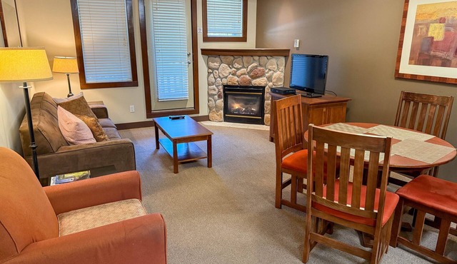 Cozy 1 Bedroom | Swimming Pool & A/C
