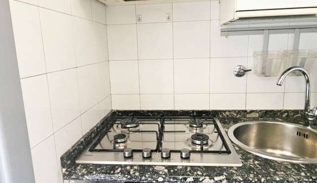 Cozy apartment in charming Roma with WiFi, AC