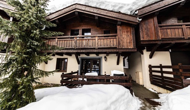 Cozy ski chalet in Les Gets 400m from the cable cars!