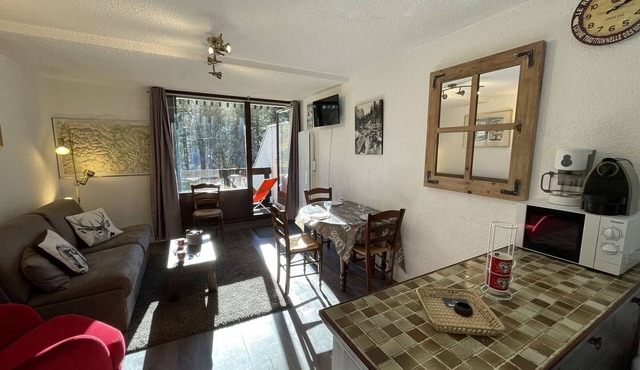 Cozy studio with mountain nook for 4 people in Chantemerle
