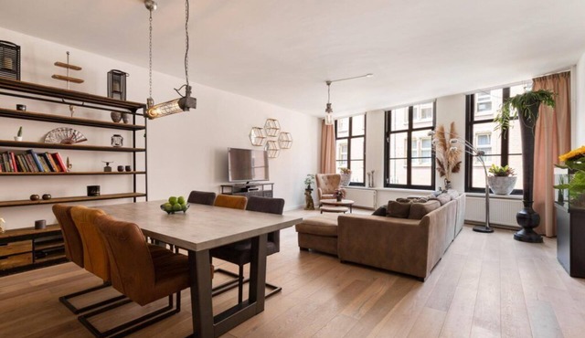 DAM Square, central station, luxury apartment