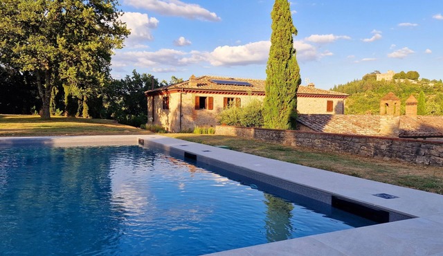 Dependance with private garden and swimming pool in Chianti Classico area.