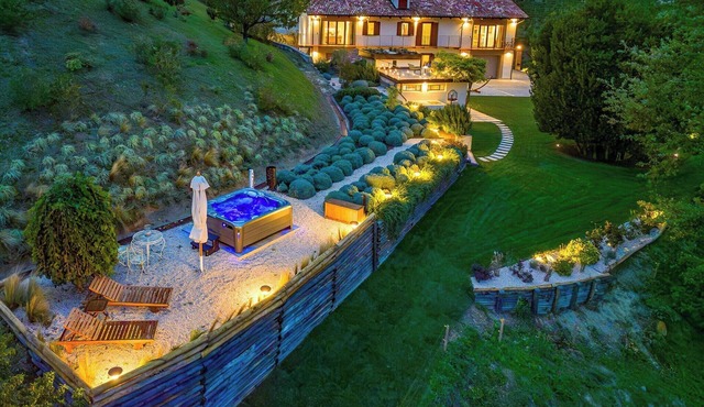 Design farmhouse with jacuzzi among vineyards