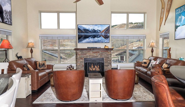 Downhill Getaway - True Ski-In/Ski-Out Just steps to base of Granby Ranch!
