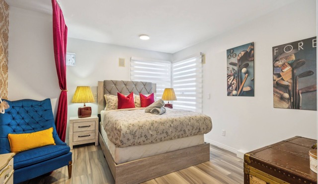 DT 5BR House | 2 Suites, 7 Bed+Sofa Bed, Sleeps 15