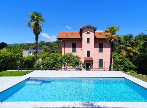 Elegant Villa with private garden in Castello