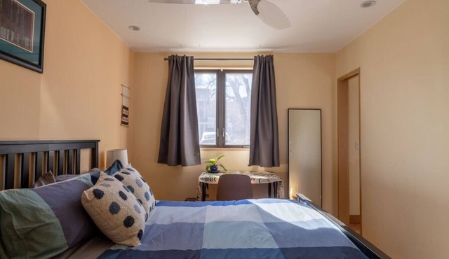 Energy-Efficient Oasis: Cozy Suite Near DT Boulder