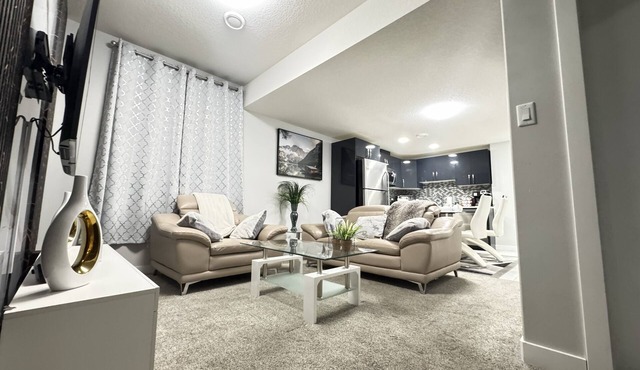 Entire guest suite 2 Bedroom, Private Entrance