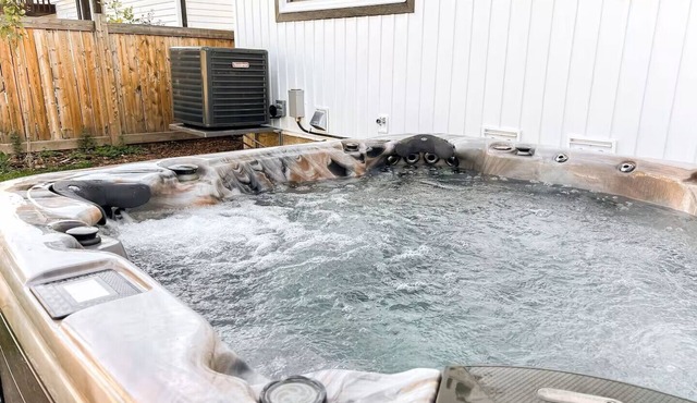 Entire Home Sleeps 14 Hot Tub Pool Table BBQ