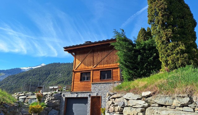 Family home with garden and terrace in Séez