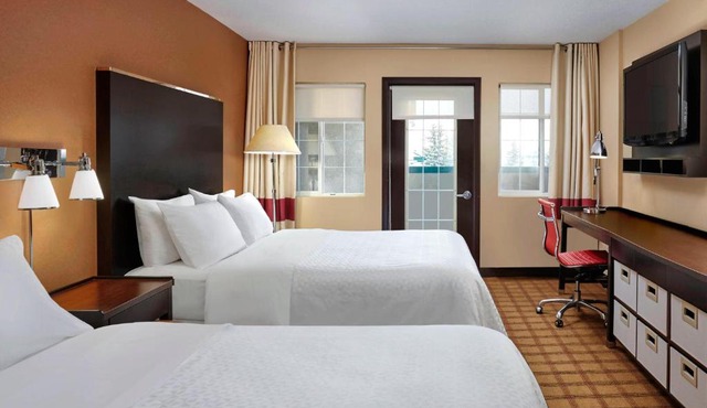 Four Points by Sheraton Hotel & Suites Calgary West