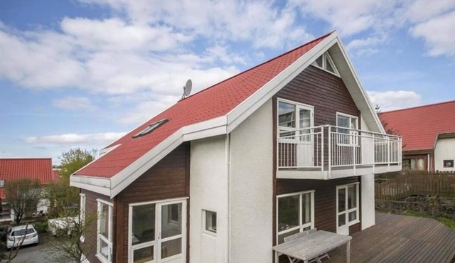 Great villa in the center of Reykjavik on the most beautiful valley of the town