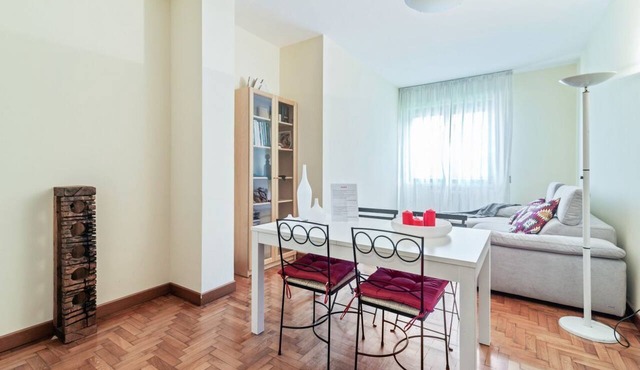 GuestHost - Modern and spacious apartment perfect for 5 guests is located in the Santa Rita area, a residential and very quiet area, a 10-minute walk from Prato della Valle and the Basilica of Sant'Antonio and 5 minutes from the main hospitals. Nearby yo
