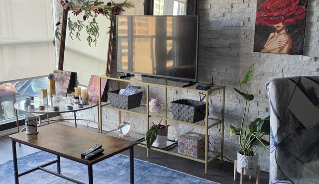 High-Rise Serenity in Heart of Downtown! Rare condo above Nathan Phillips Square
