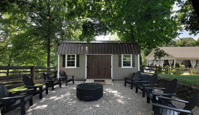 Hot tub, Fire pit, Pool table, Ping-pong table, Sleeps up to 14!