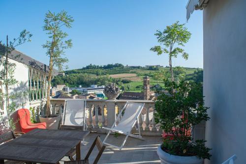 I Leoni Ruggenti Terrazza Incantata tra le Colline del Monferrato